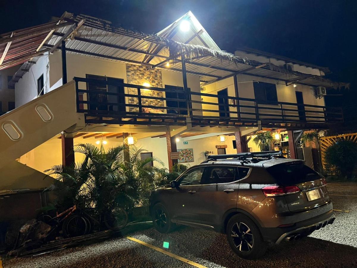 Puerto López Hotel Berlin International מראה חיצוני תמונה