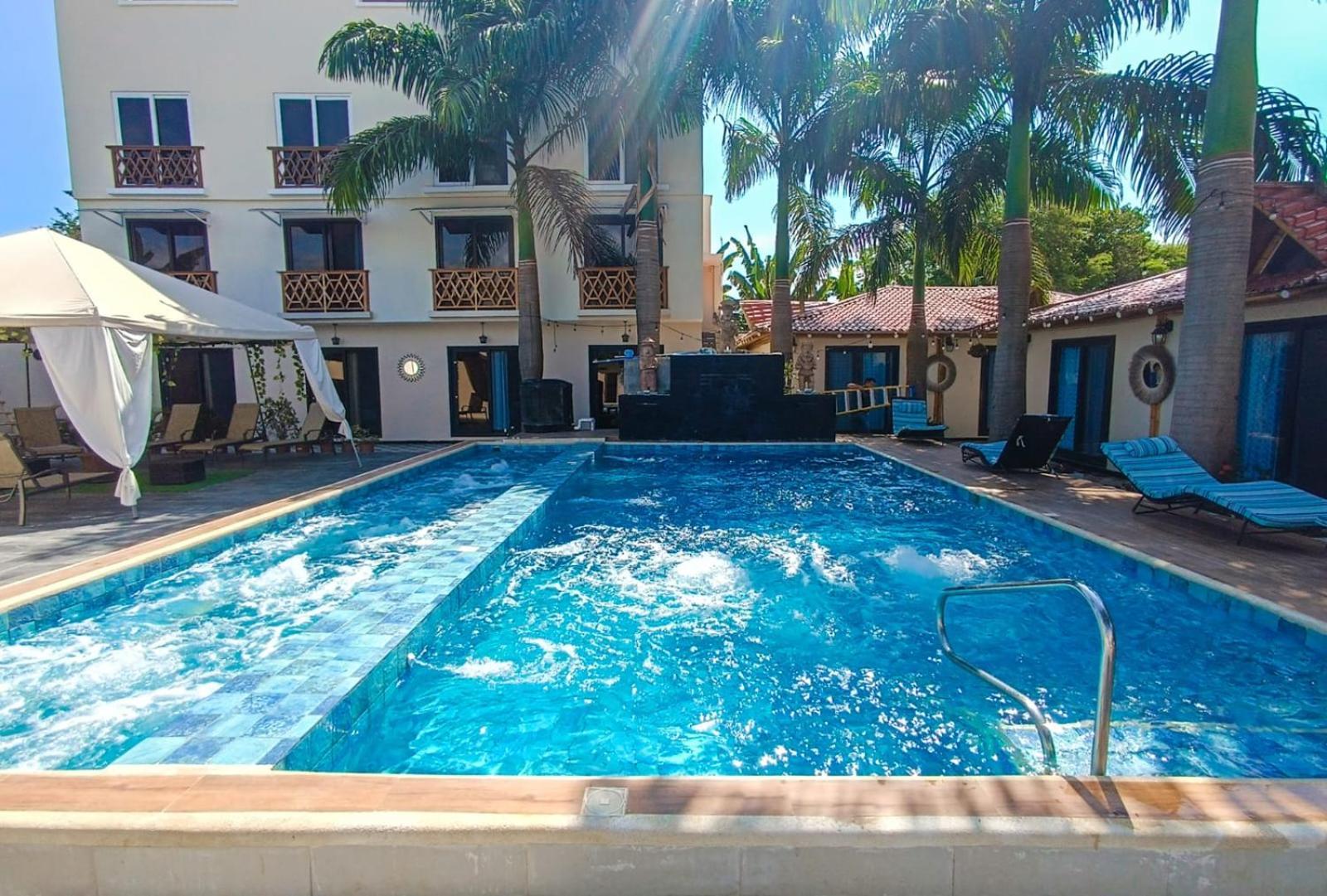 Puerto López Hotel Berlin International מראה חיצוני תמונה