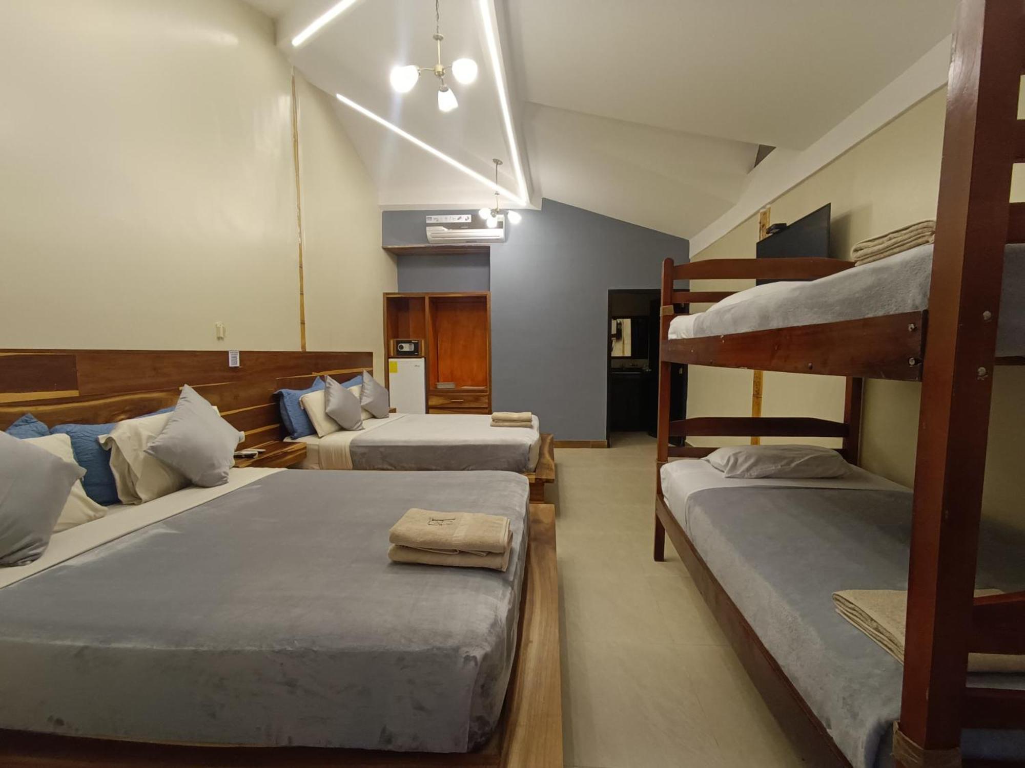 Puerto López Hotel Berlin International מראה חיצוני תמונה