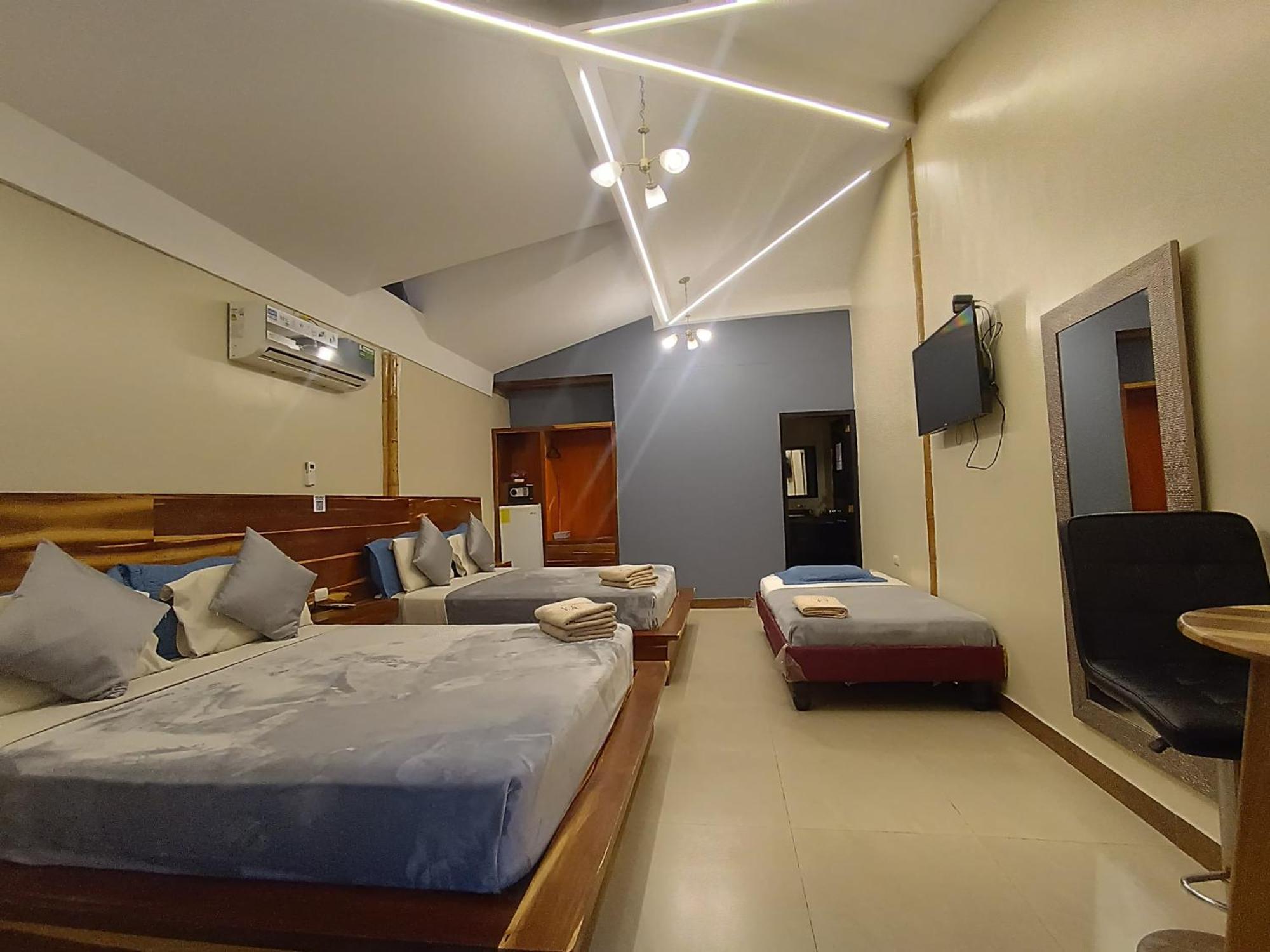 Puerto López Hotel Berlin International מראה חיצוני תמונה
